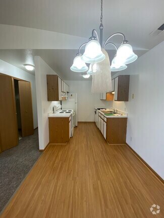 Building Photo - 7483 Crosscreek Dr