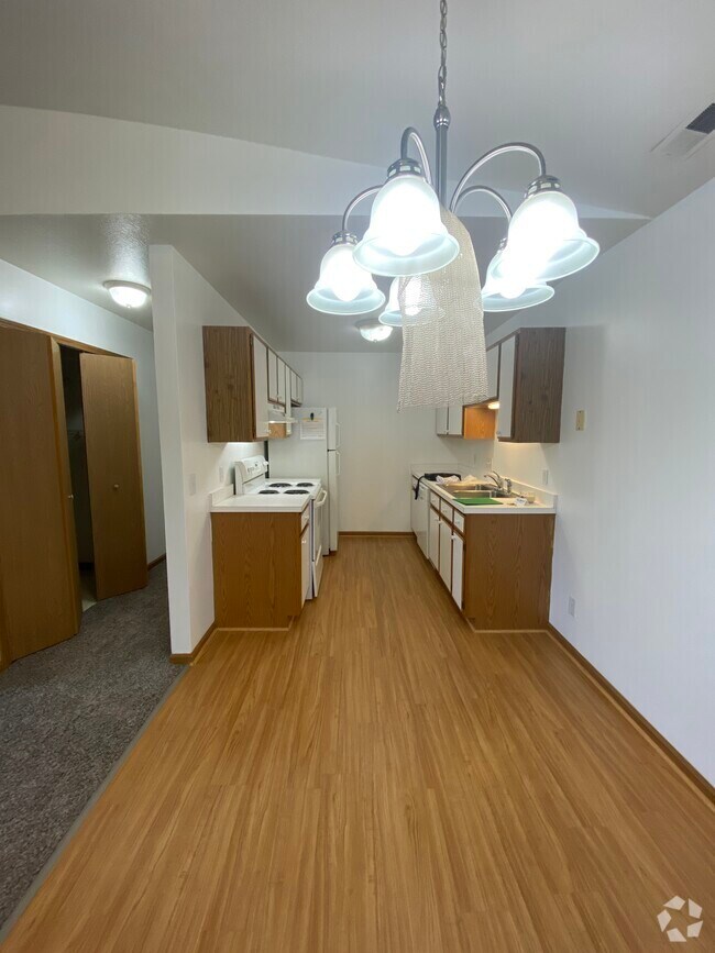 Building Photo - 7483 Crosscreek Dr