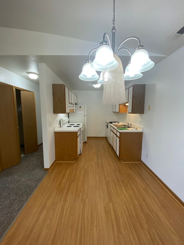 Foto principal - 7483 Crosscreek Dr