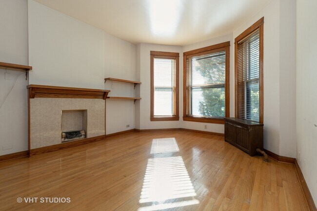 Building Photo - 1514 W Wilson Ave