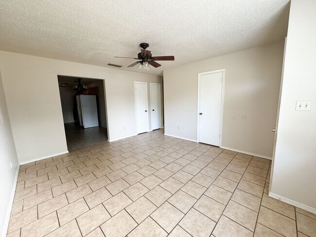 Foto del edificio - Great starter home on dead end street.