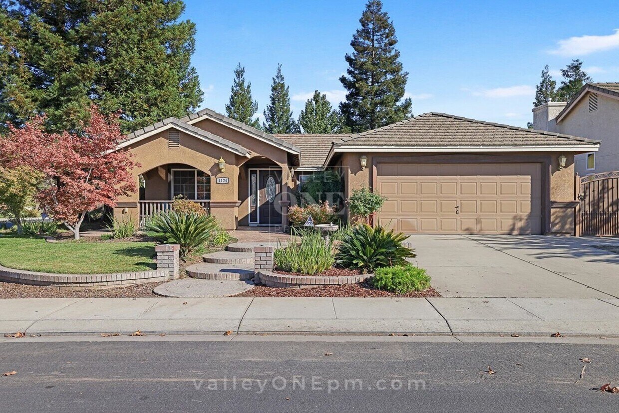Primary Photo - Single Story 4 Bedroom PET-FRIENDLY Home I...
