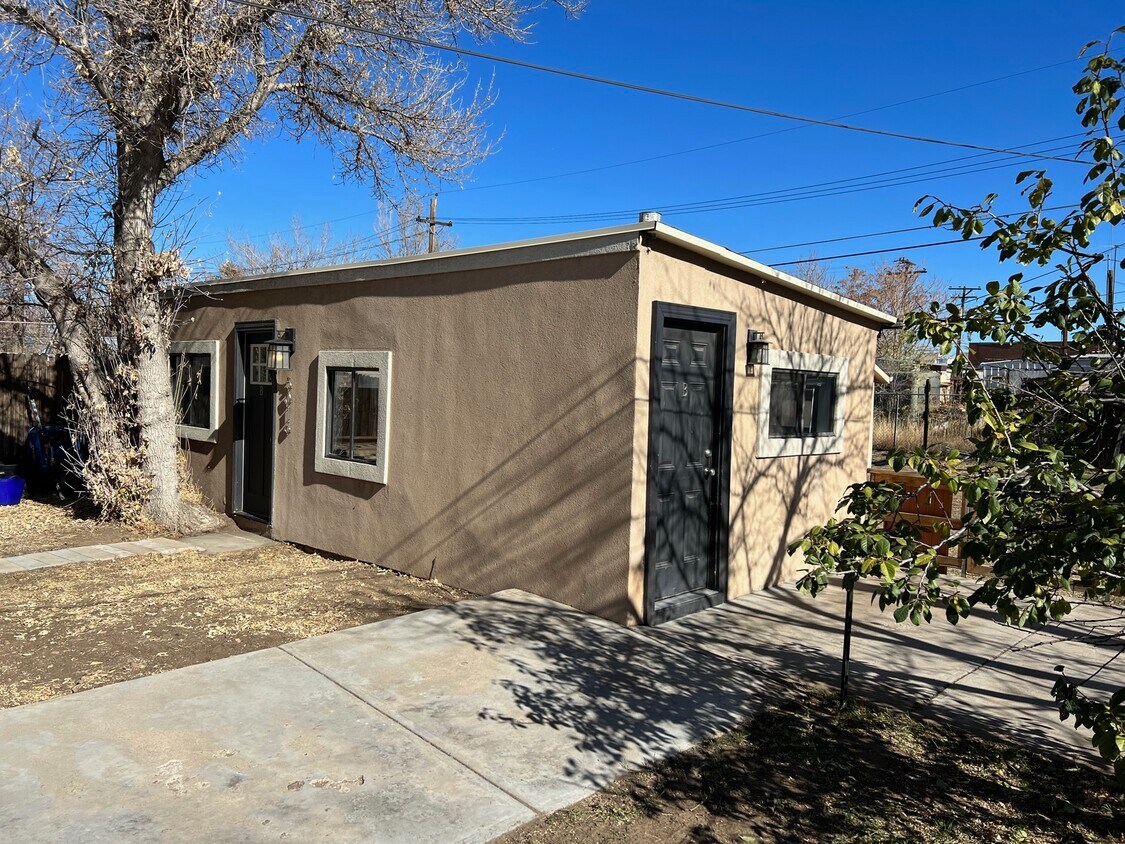 Foto principal - 5016 Adams St
