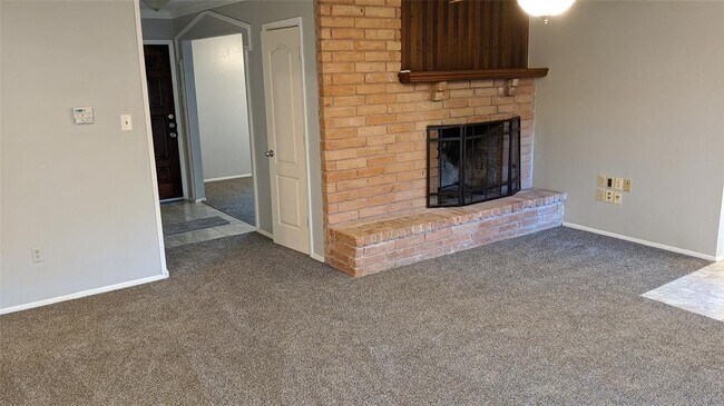 Building Photo - 1007 Reseda Dr