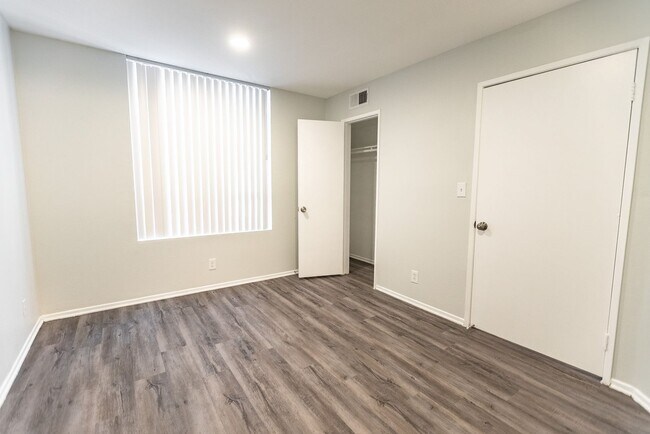 Interior Photo - 311 South New Hampshire Avenue