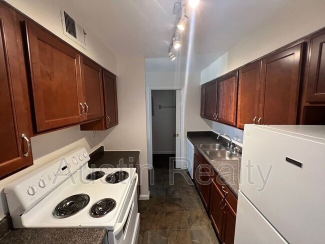 Foto del edificio - 4394 McPherson Ave