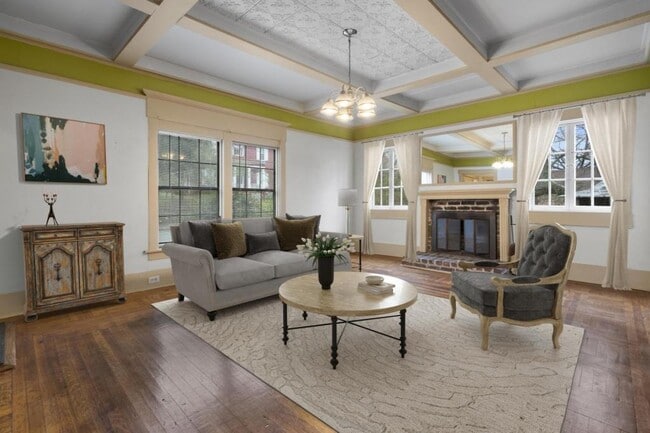 Building Photo - 113 Dell St