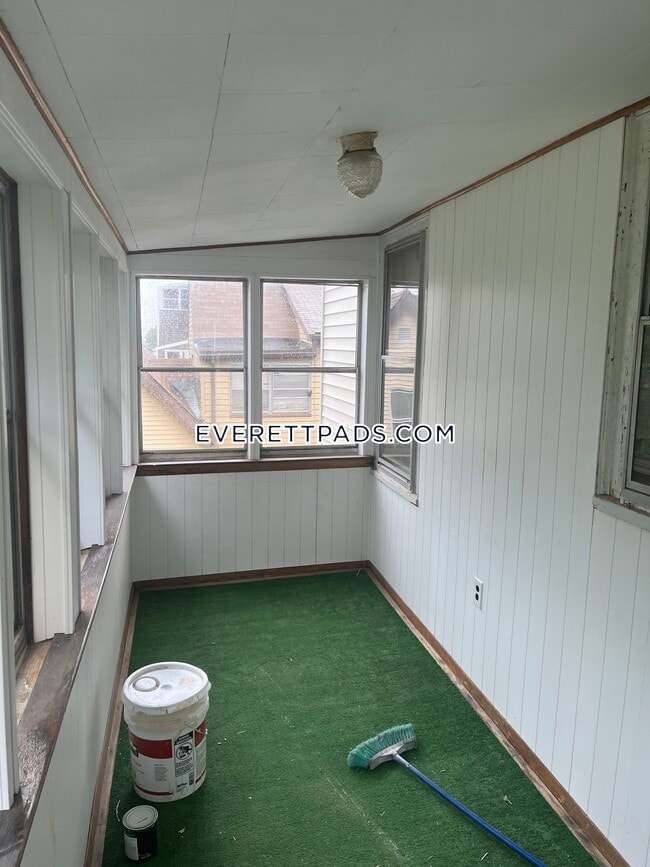 Foto del edificio - 142 Glendale St