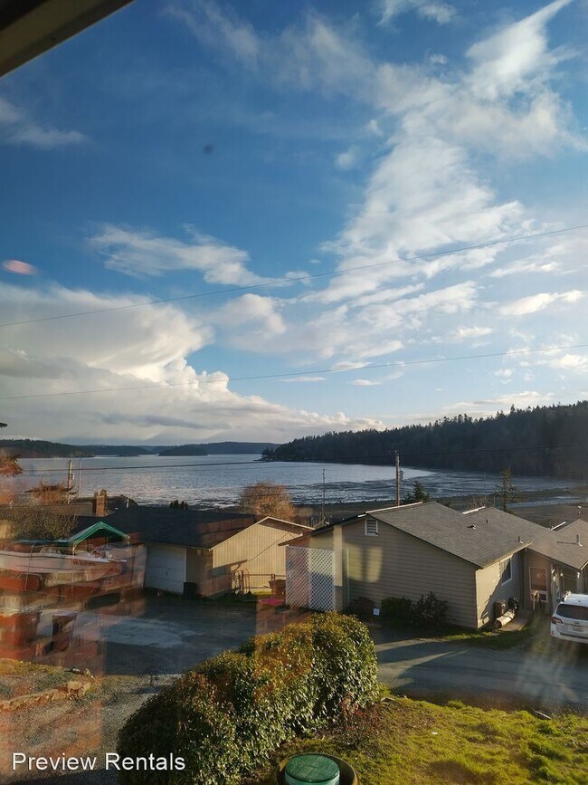 3 br, 2 bath House 13371 Eagle Street House Rental in Anacortes, WA