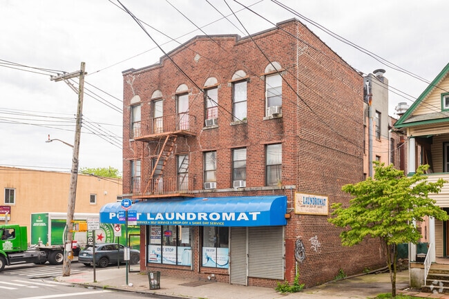 Building Photo - 2-6 Decker Ave