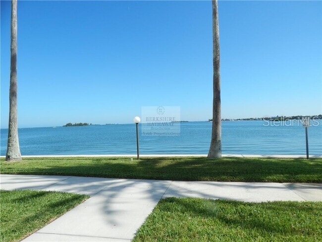 Building Photo - 300 Woodette Dr