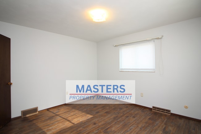 Building Photo - 135 Edgewood Dr