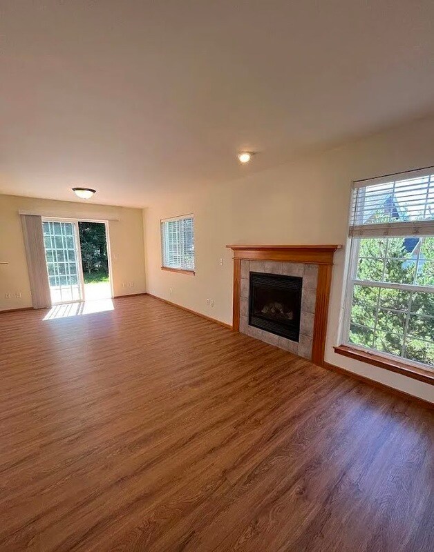Foto del edificio - 3708 Tree Farm Ln