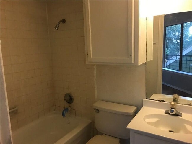 Foto del edificio - Excellent condo in Walnut with open floor ...