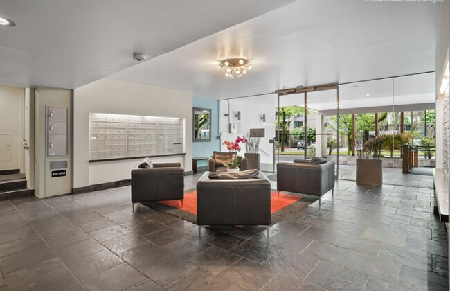 Foto del edificio - Stylish 1-Bedroom Condo in Prime South Dow...