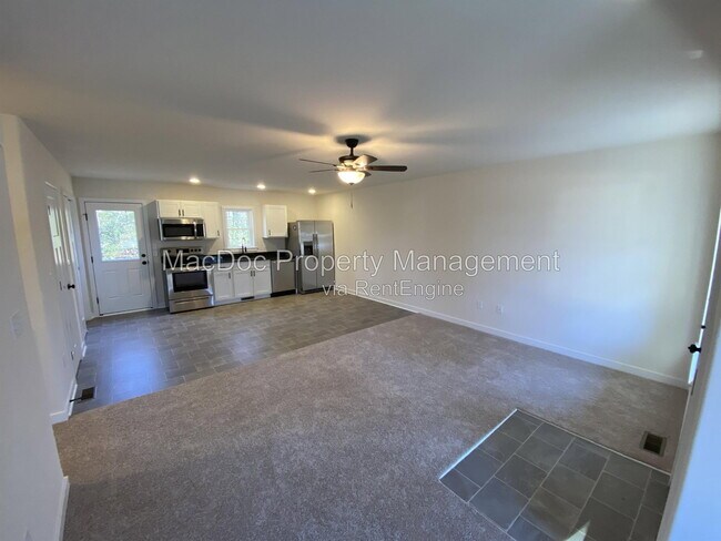Foto del edificio - 170 Forest Grove Rd