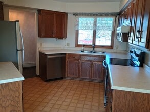 Building Photo - 728 Colonial Cir