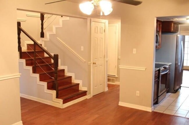 Building Photo - 2 Bedroom, 2.5 Bath, Water Included in Rent!