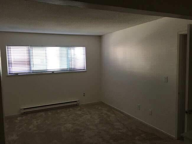 Building Photo - 1244 Quincy Dr