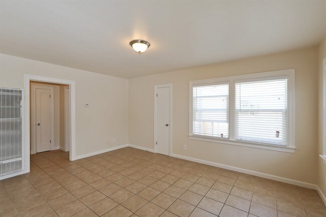 Building Photo - 249 Curry Ave