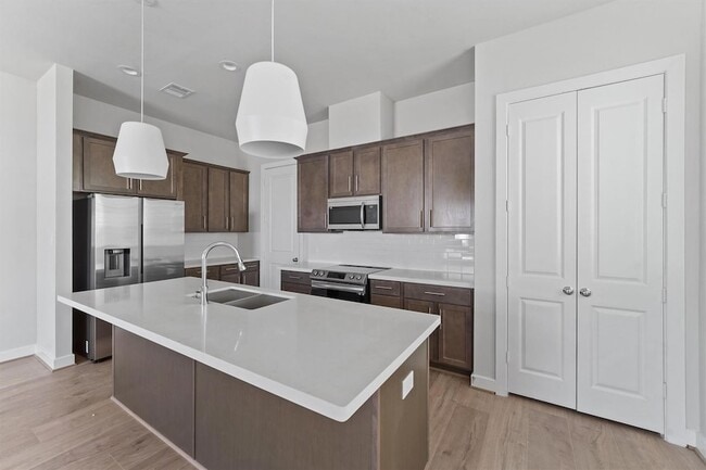 Building Photo - 5914 Haring Ln
