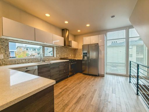 Foto del edificio - AVAILABLE NOW! Gorgeous 3 Bedroom Near Alki Beach with Private Rooftop Deck