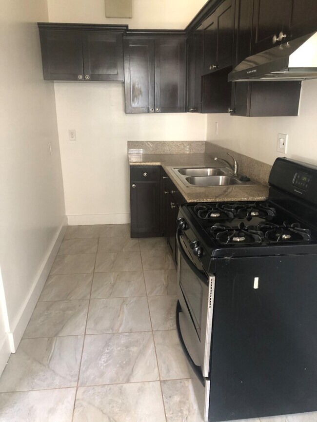 Foto del edificio - 729 Elm Ave