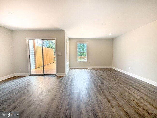 Building Photo - 672 Ripplebrook Dr