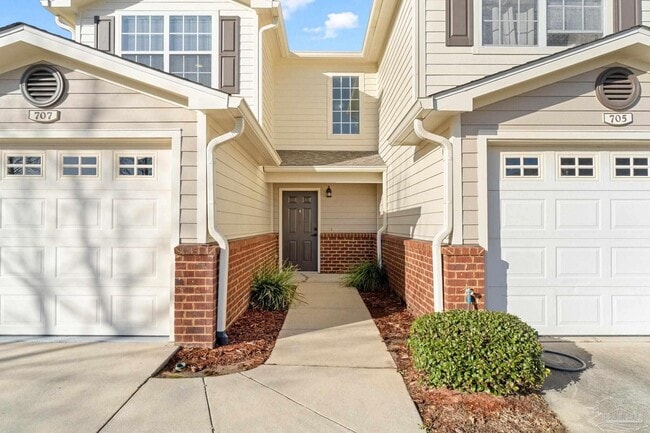 Building Photo - 707 Majestic Dr