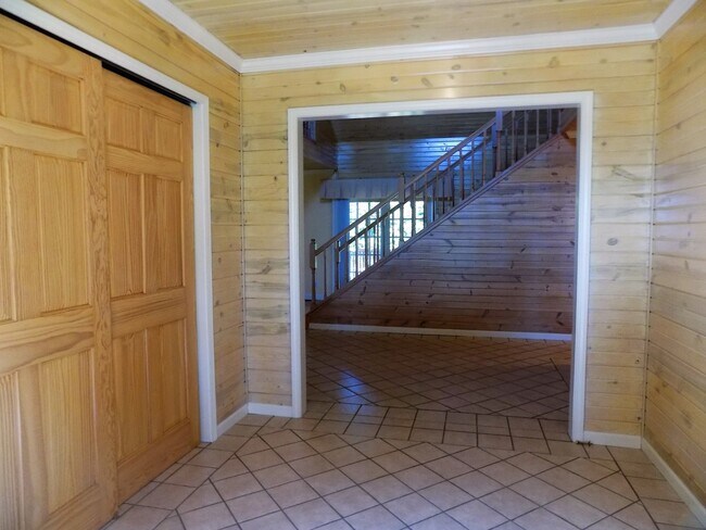 Building Photo - 1810 Simula Lane