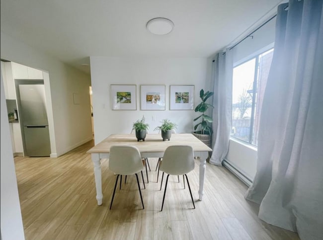 Photo du bâtiment - 430 Stewart Ave