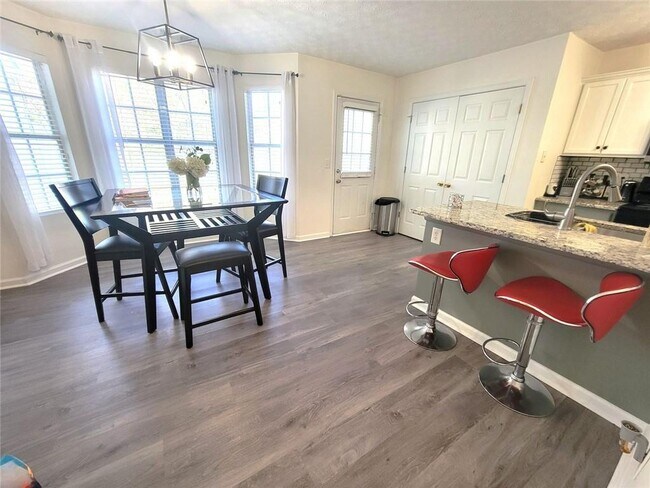 Foto del edificio - 1319 Revelstoke Cove