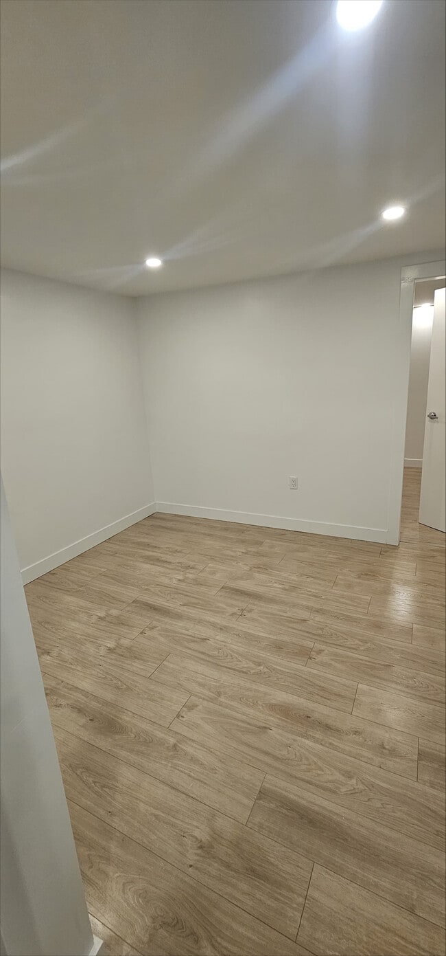 Building Photo - 21562 123 Av