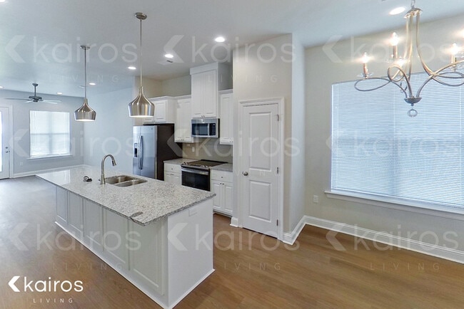 Building Photo - 4816 W Dacha Ln