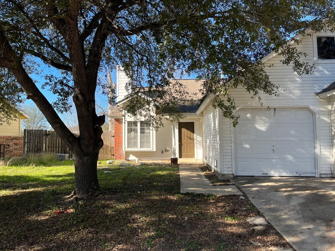 Foto principal - 9203 Shadow Crest, Converse, TX. 78109