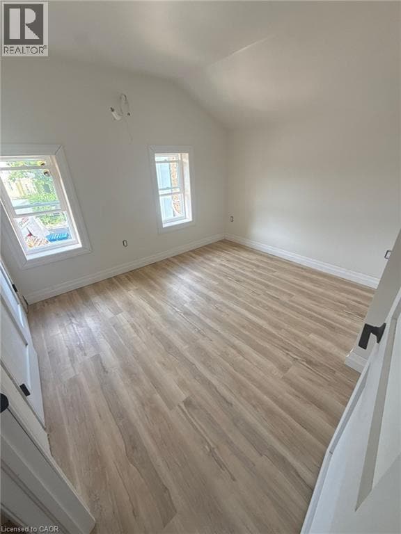 Photo du bâtiment - 27 Queenston St