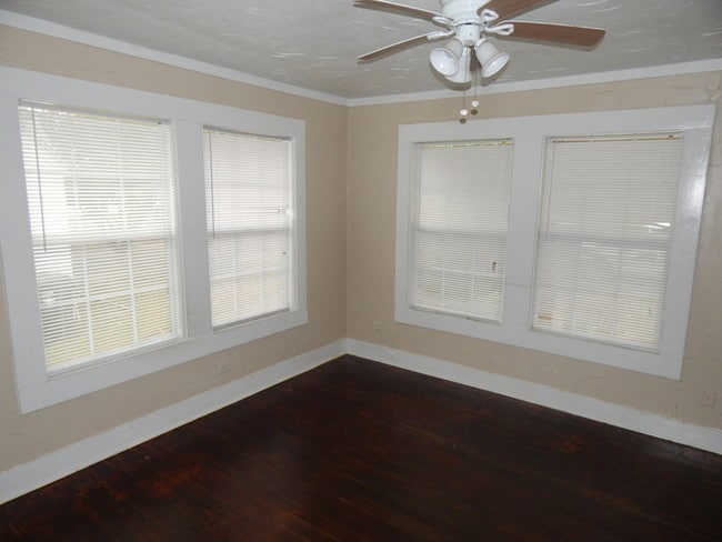 Building Photo - Charming 1 Bedroom, 1 Bathroom Duplex