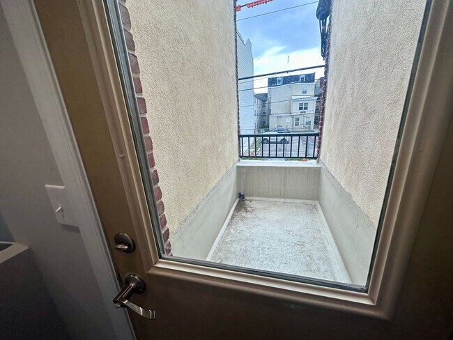 Photo - 1530 N Sydenham St Apartment