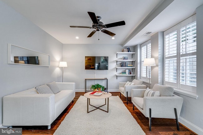 Building Photo - Stunning 1Br, 1Ba Condo with Private Entra...