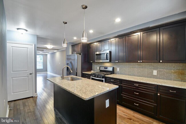 Foto del edificio - 822 S Highland Ave