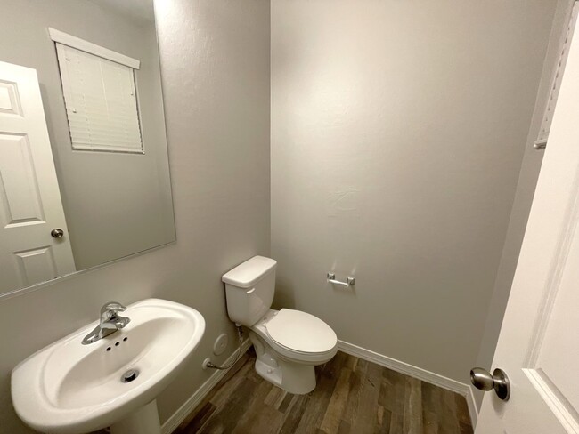 Building Photo - 933 E Agua Fria Ln