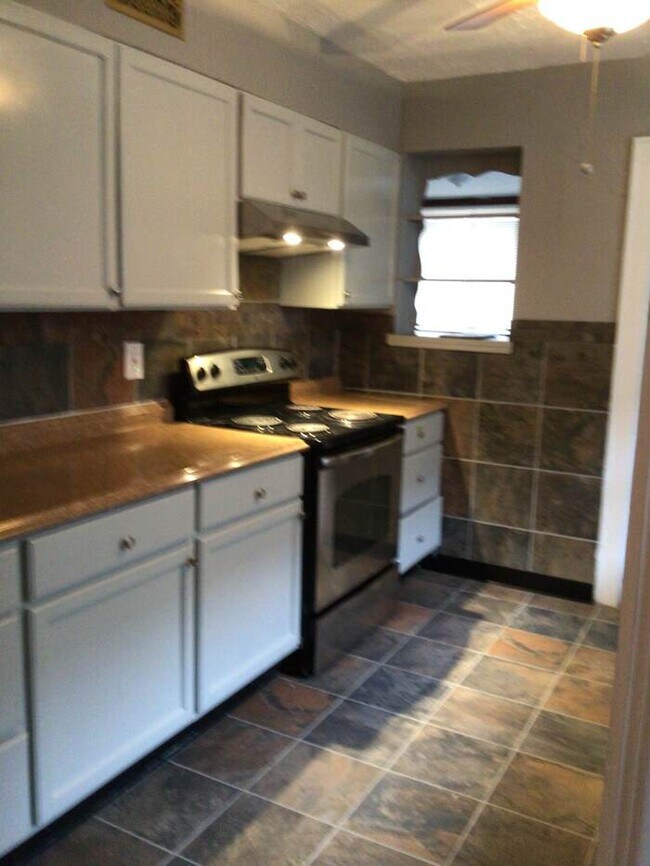 Building Photo - 8650 Oriole Ave