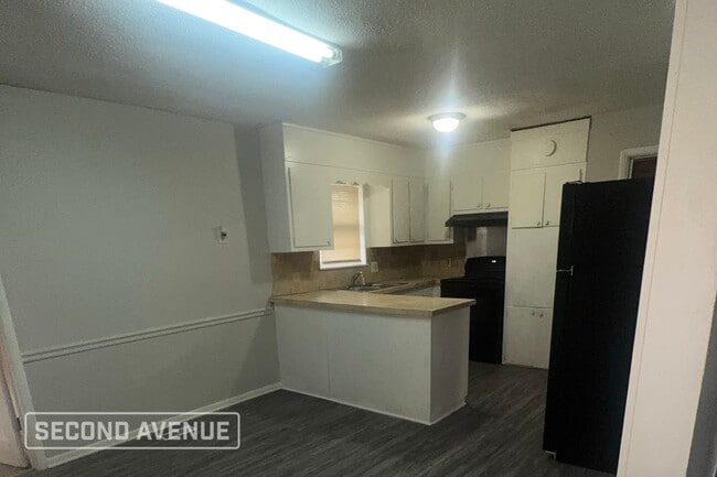 Building Photo - 510 Denise Dr SW