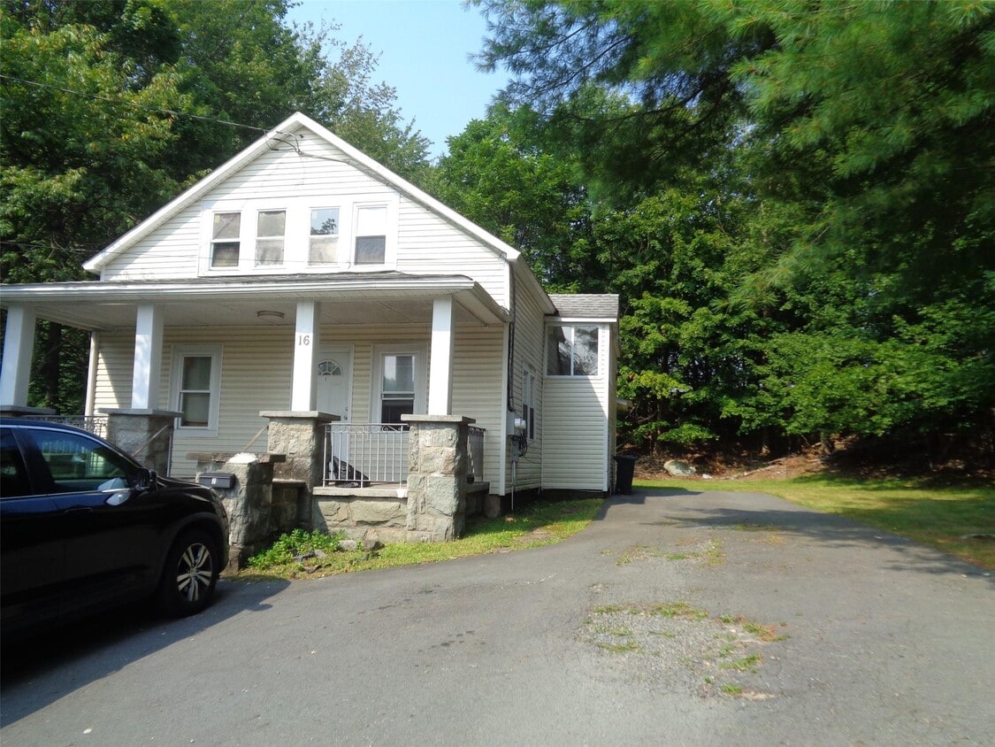 Primary Photo - 16 Monticello St