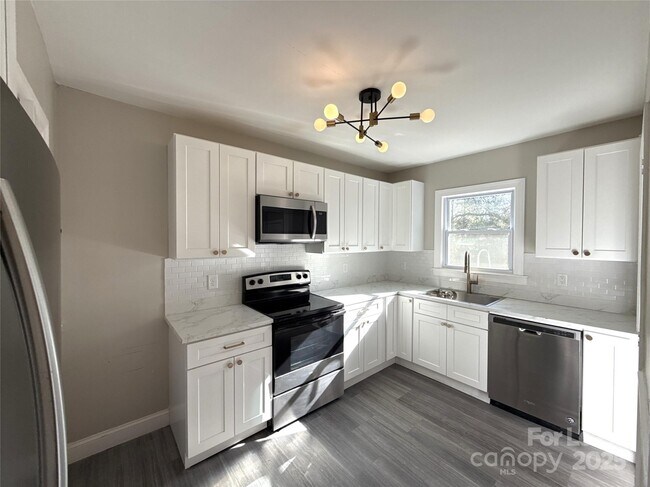 Foto del edificio - 1242 Dade St