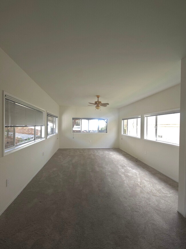 Large Multipurpose Sun Room - 605 N Juanita Ave
