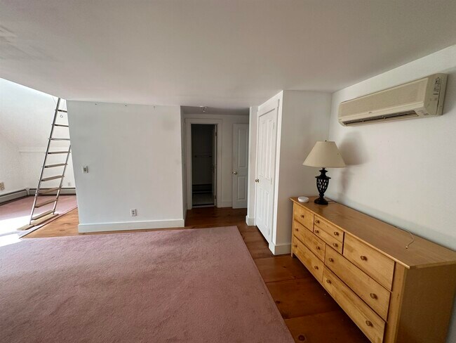 Building Photo - 43 Pleasant St