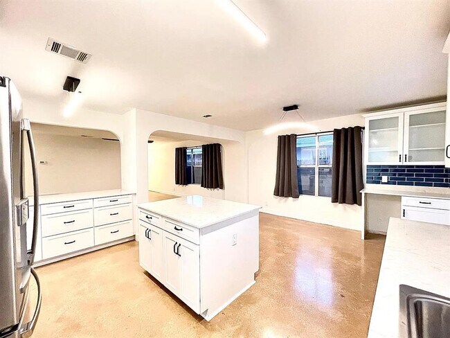 Building Photo - 9503 Dalewood Dr