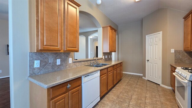 Foto del edificio - 8807 Rolling Rapids Rd