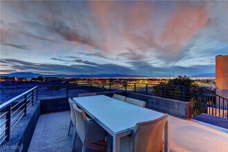 Building Photo - 861 Vegas View Dr